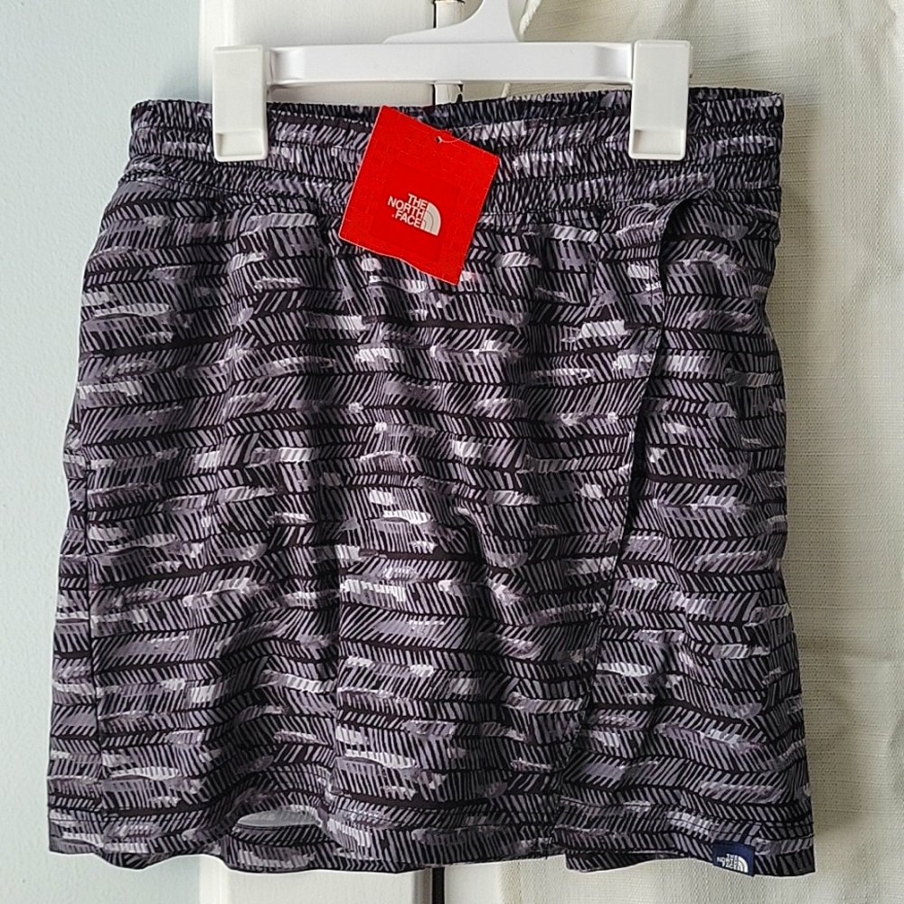 North Face Sport Skirt Women's Small, NWT black, gray, white